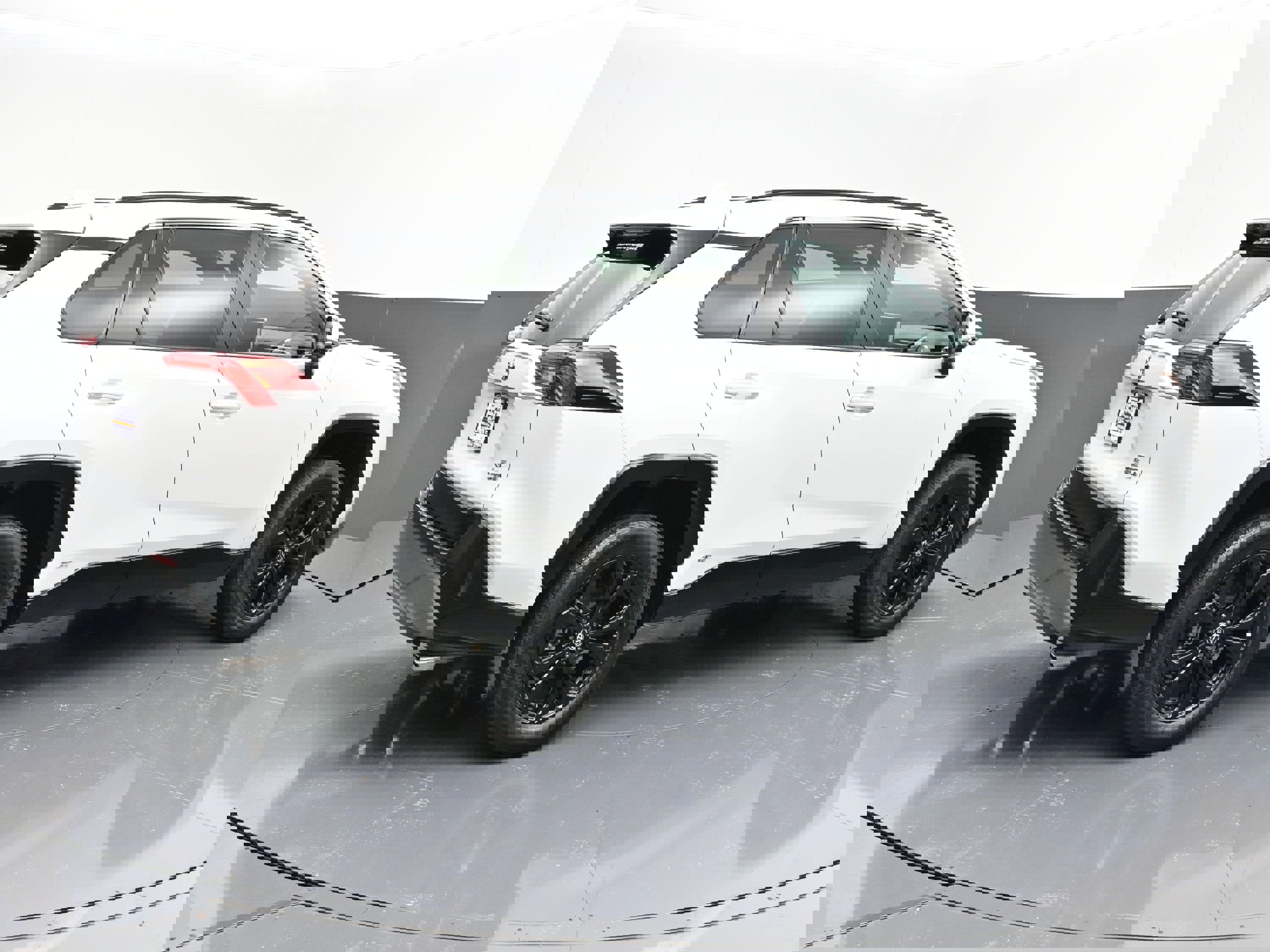 Used 2023 Toyota RAV4 SE image 7