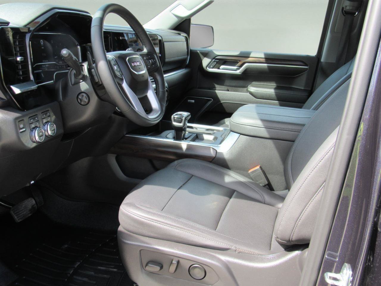 Used 2023 GMC Sierra 1500 SLT w/ SLT Premium Plus Package AWD/4WD image 17