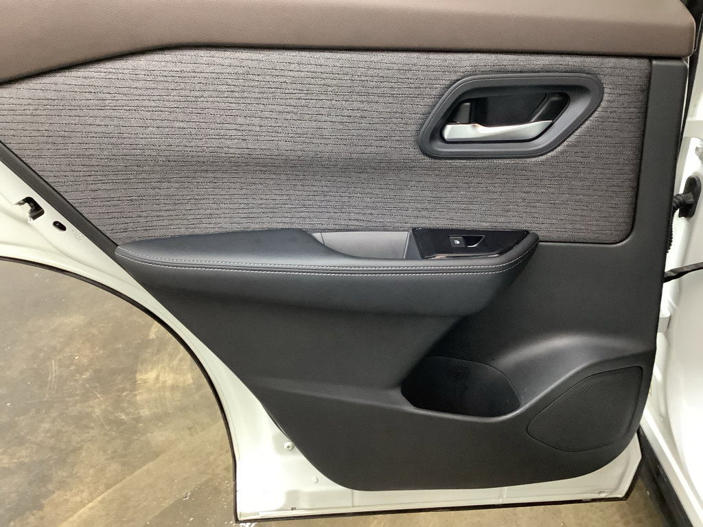 Used 2023 Nissan Rogue SV AWD/4WD image 22