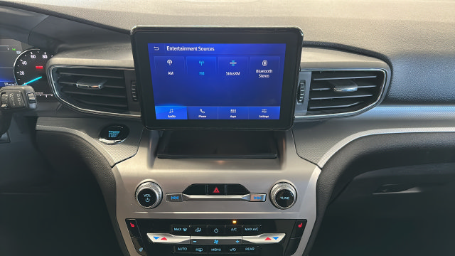 Used 2022 Ford Explorer XLT w/ Equipment Group 202A AWD/4WD image 15