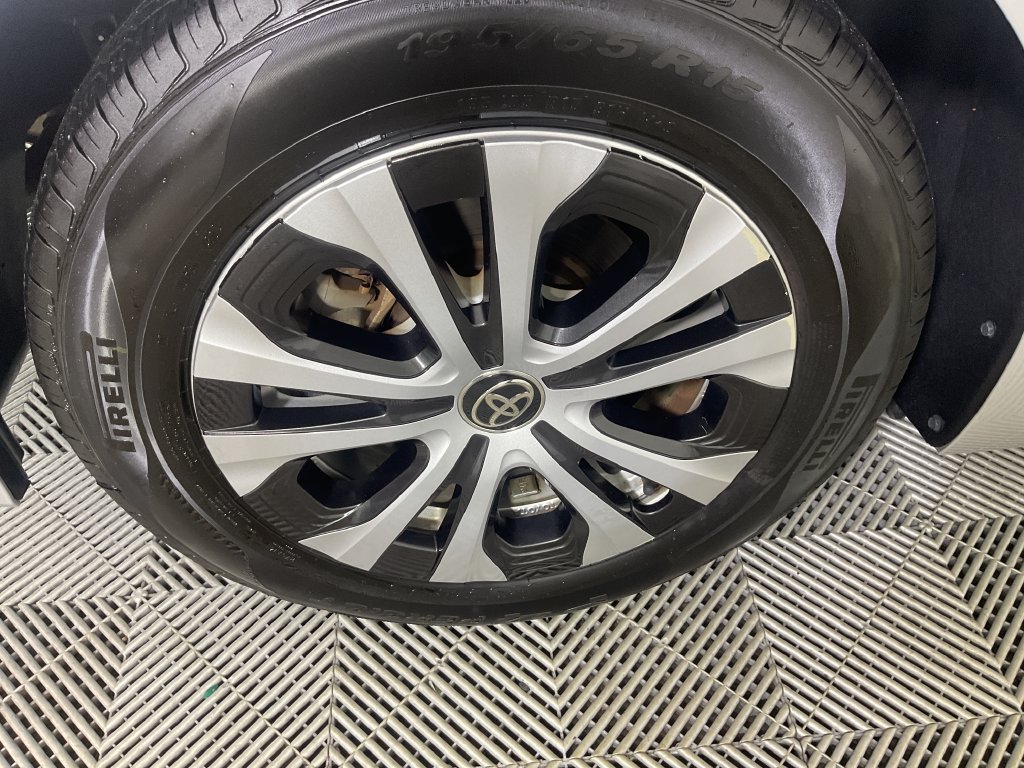 Certified 2022 Toyota Prius Prime Limited FWD image 9