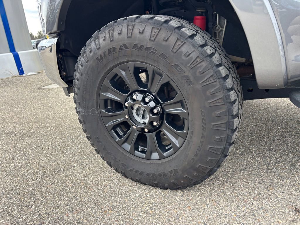 Used 2022 Ford F250 Lariat w/ Tremor Off-Road Package image 11