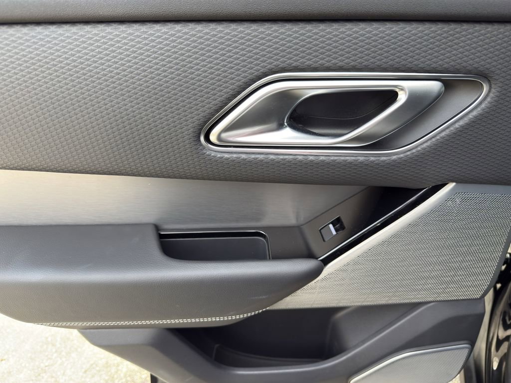 Used 2019 Land Rover Range Rover Velar R-Dynamic SE image 36