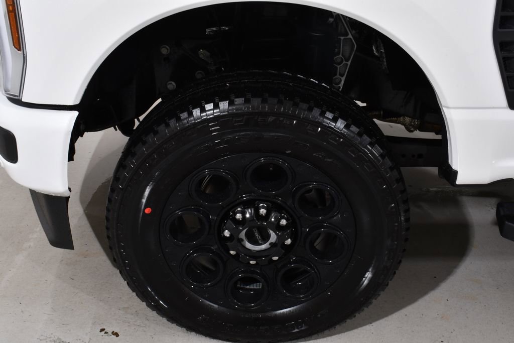 New 2026 Ford F350 Lariat w/ Black Appearance Package image 24