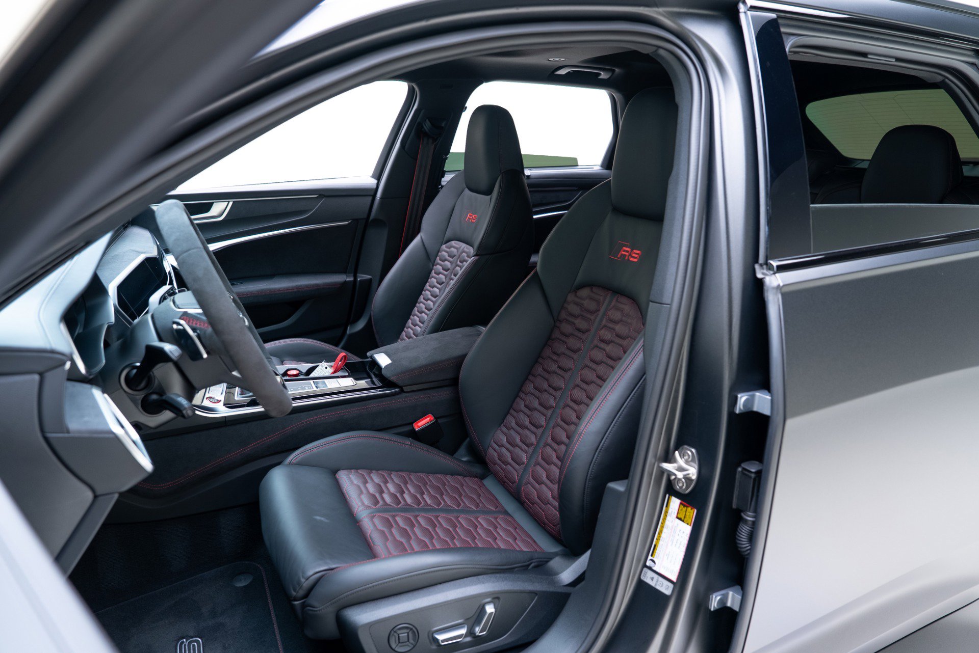 Used 2025 Audi RS 6 performance image 40