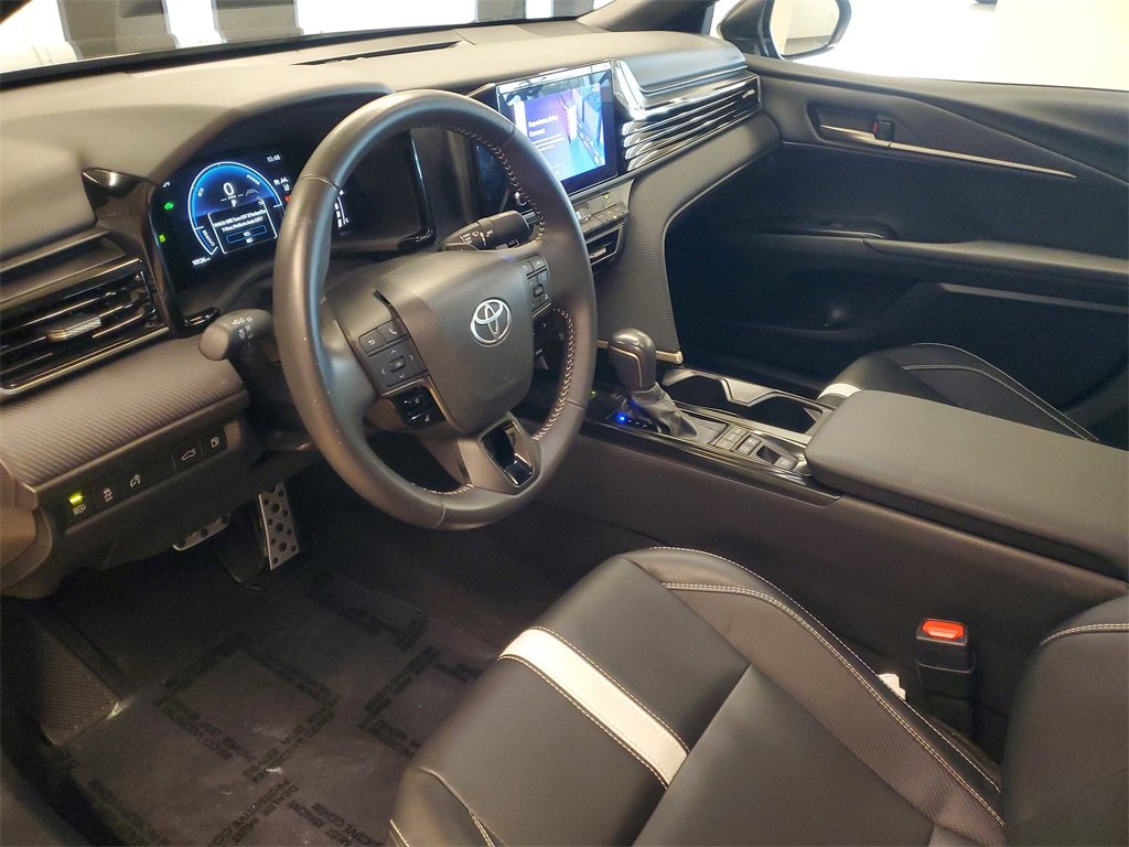 Used 2025 Toyota Camry SE w/ Convenience Package image 15