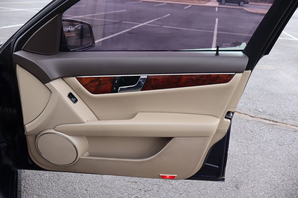 Used 2011 Mercedes-Benz C 300 4MATIC Sedan image 26