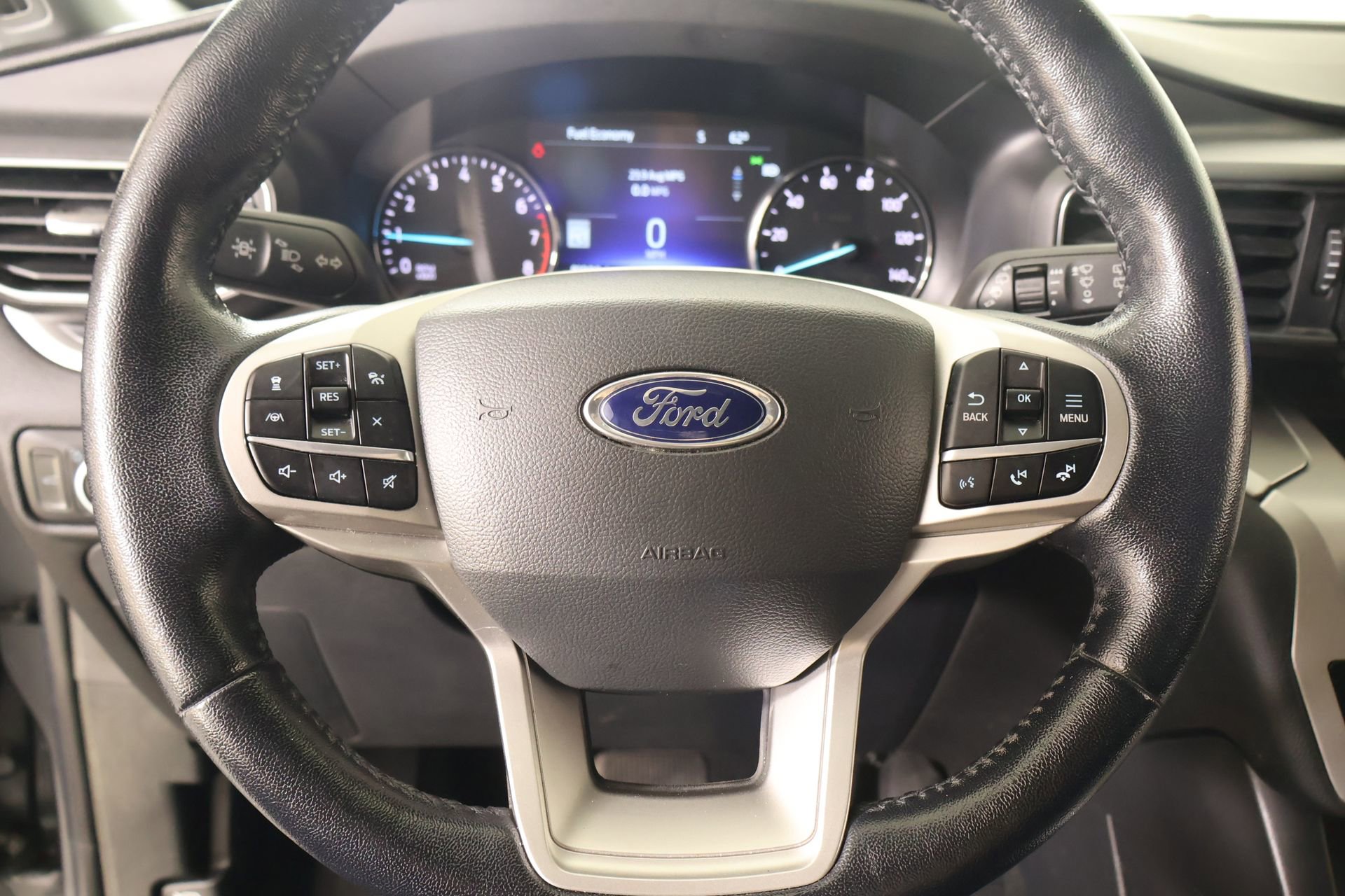 Used 2022 Ford Explorer XLT w/ Equipment Group 202A RWD image 3