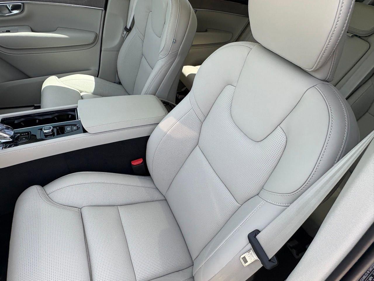 New 2026 Volvo XC90 B6 Ultra w/ Protection Package image 14
