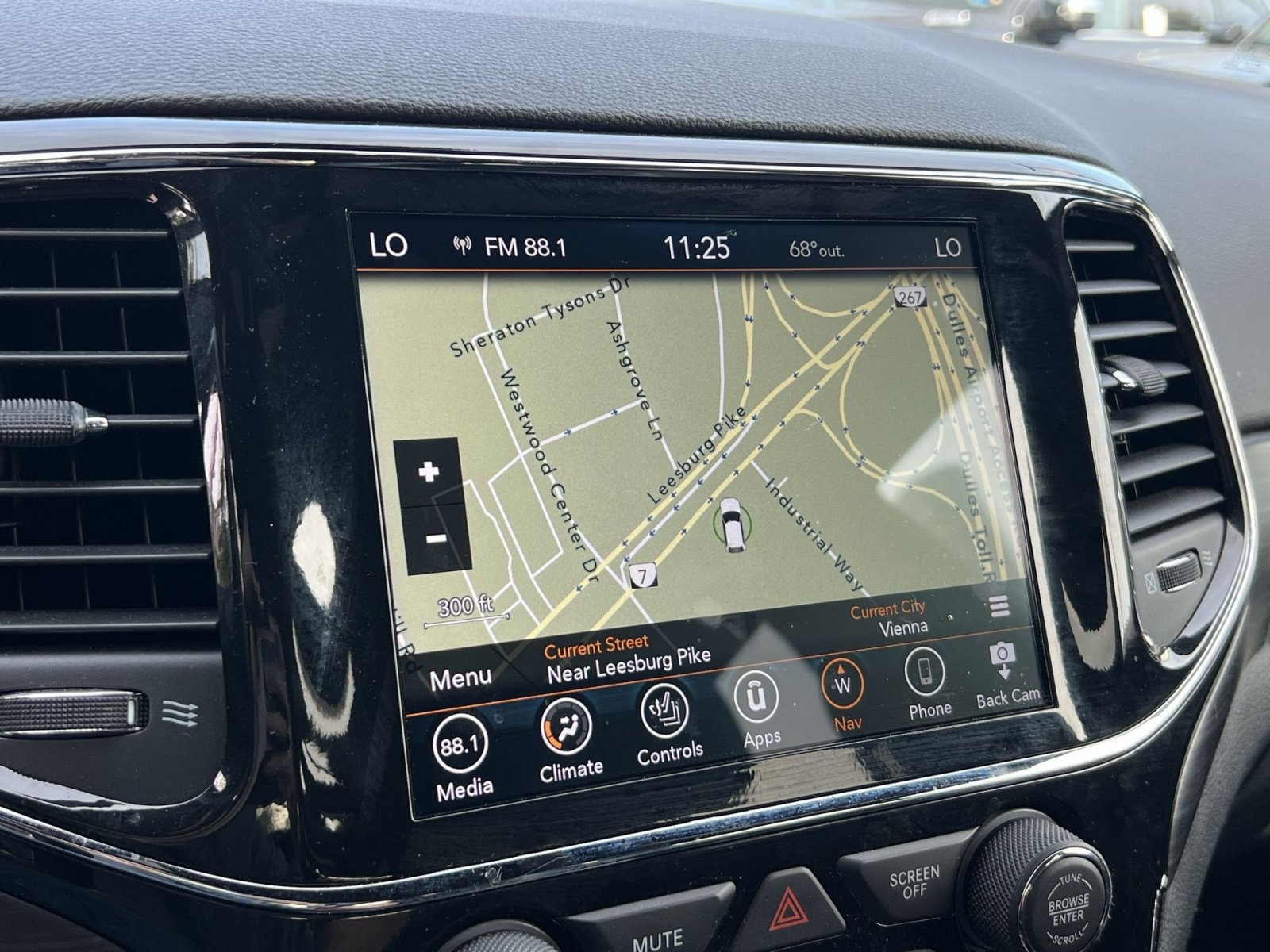 Used 2022 Jeep Grand Cherokee Laredo X AWD/4WD image 20