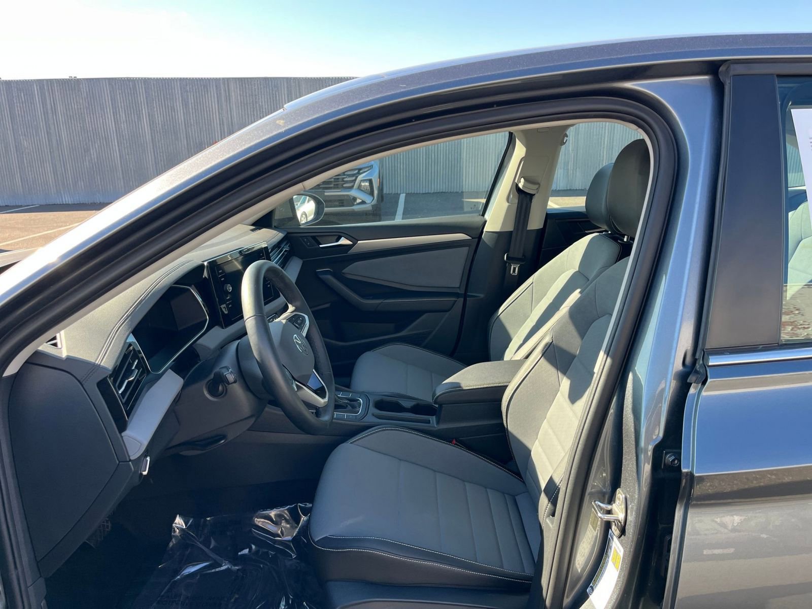 Used 2025 Volkswagen Jetta SE image 26