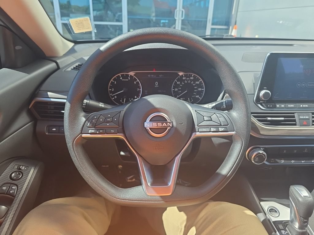 Used 2025 Nissan Altima 2.5 SV FWD image 21