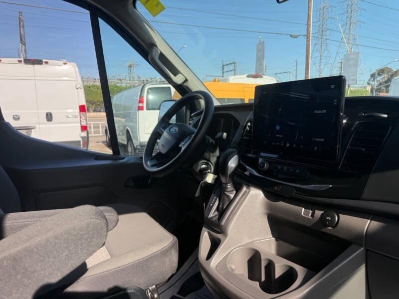 Used 2023 Ford Transit 350 XLT RWD image 9