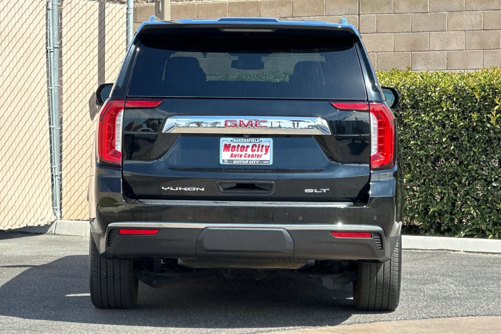 Certified 2023 GMC Yukon SLT w/ SLT Premium Package AWD/4WD image 5