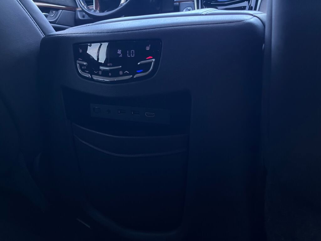 Used 2019 Cadillac Escalade ESV Premium Luxury image 32