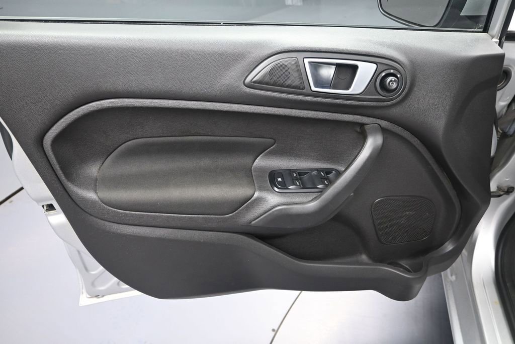 Used 2016 Ford Fiesta SE w/ Cold Weather Package FWD image 10