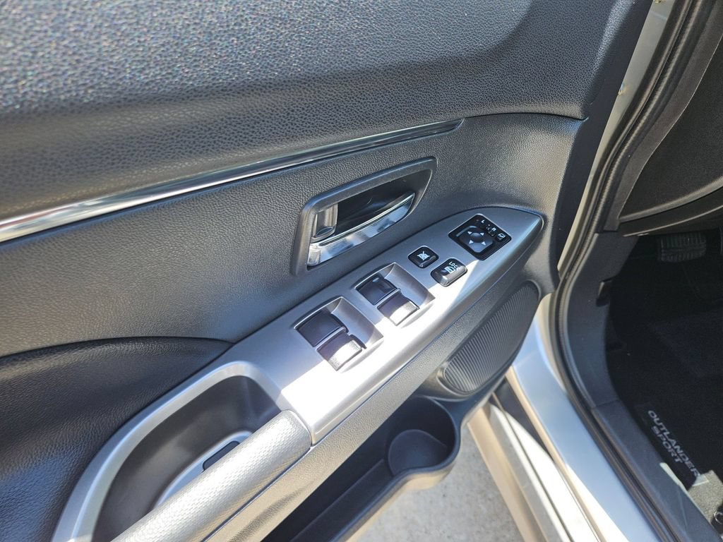 Used 2025 Mitsubishi Outlander Sport SE AWD/4WD image 13