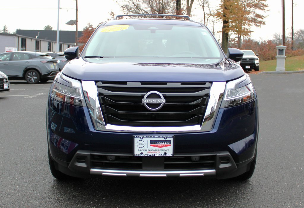 Certified 2024 Nissan Pathfinder SL image 2