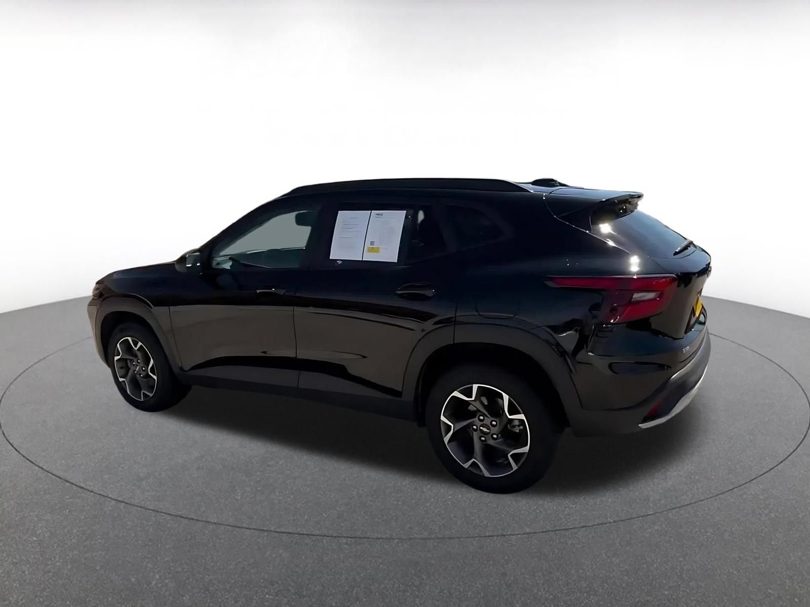 Used 2025 Chevrolet Trax LT w/ LT Convenience Package FWD image 10