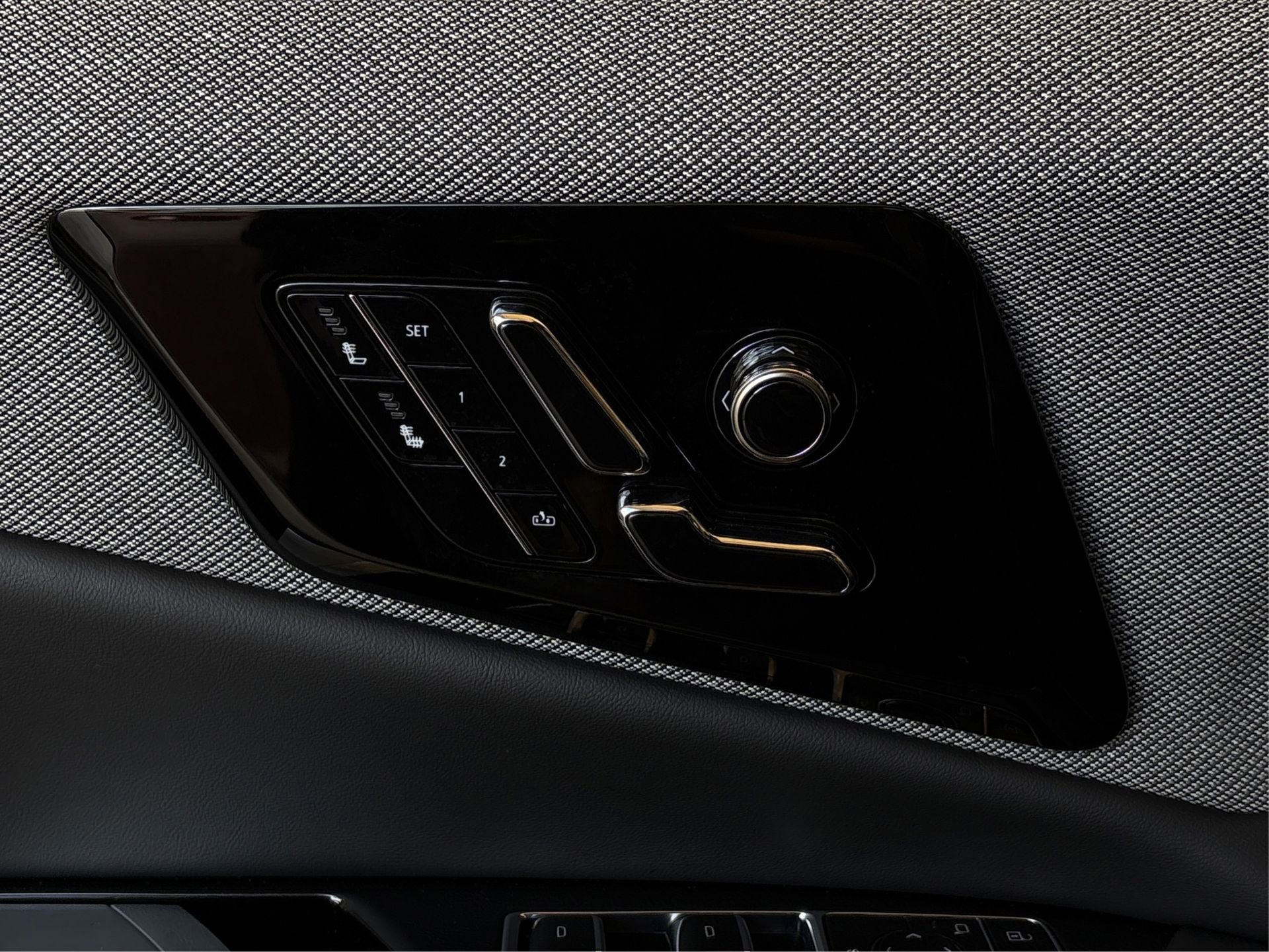 New 2025 Cadillac Optiq Sport 1 w/ LPO, ONYX Package image 20