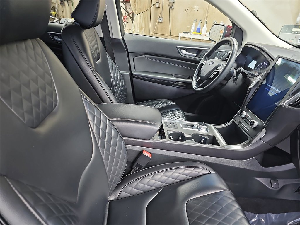 Used 2024 Ford Edge Titanium image 10