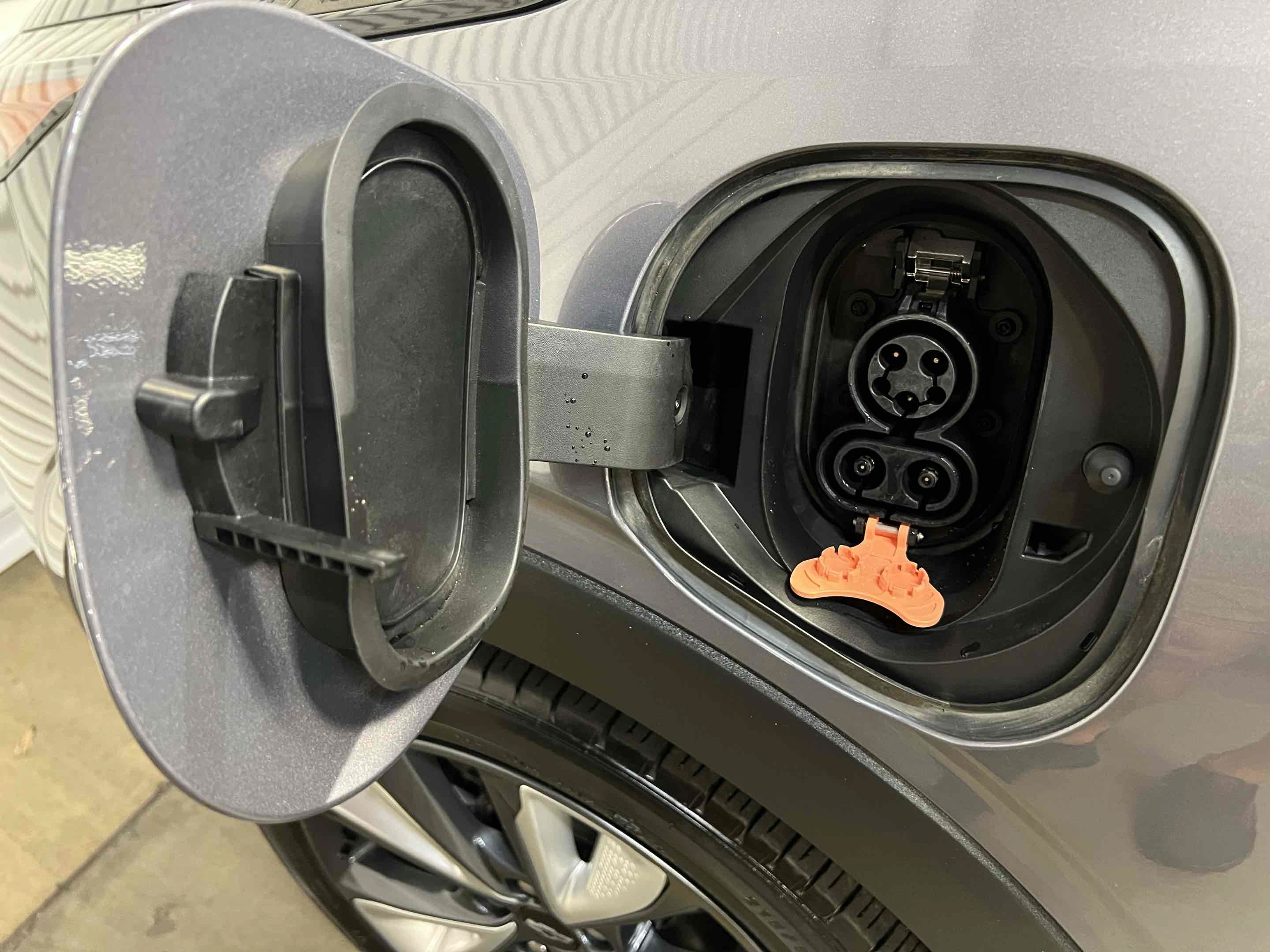 Used 2022 Chevrolet Bolt EUV LT w/ Convenience Package FWD image 13