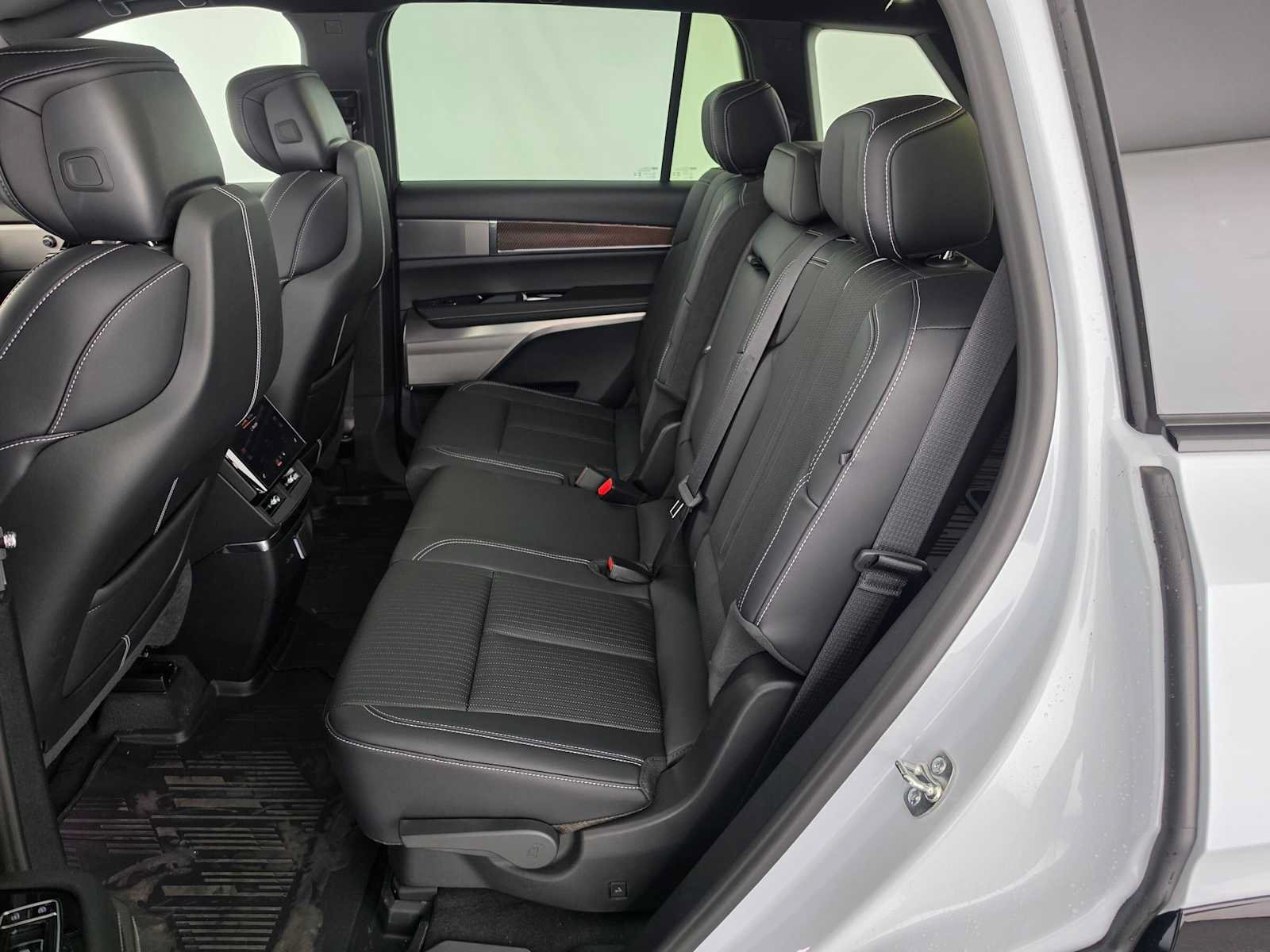 New 2027 Cadillac Vistiq Sport w/ LPO, Floor Liner Package AWD/4WD image 18