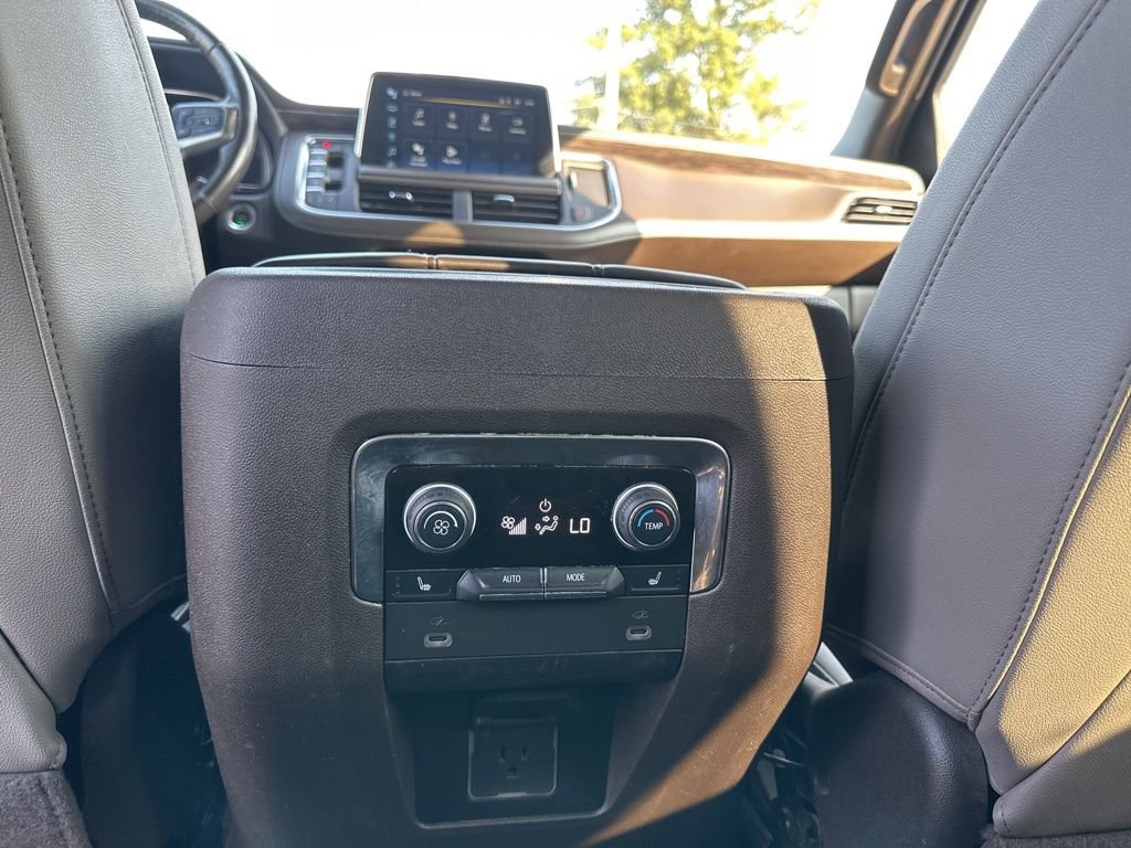 Used 2022 Chevrolet Suburban LT w/ Luxury Package image 29