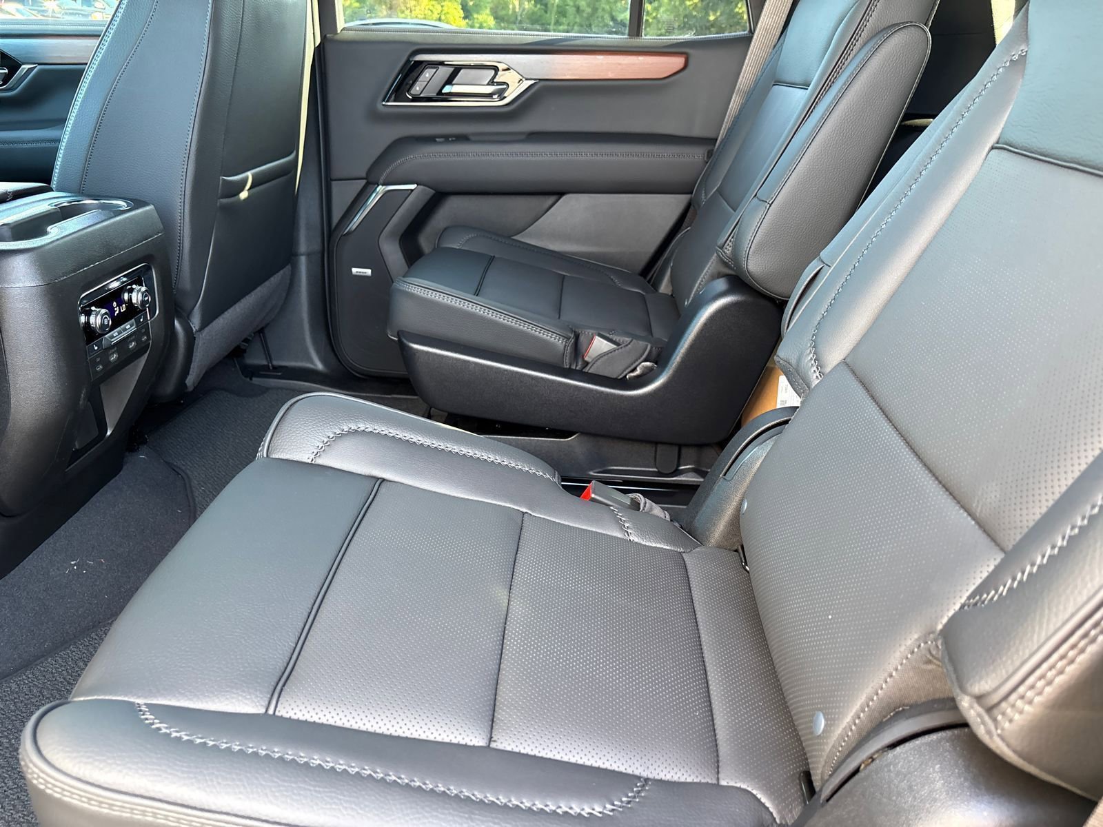 New 2026 GMC Yukon Denali w/ Denali Reserve Package image 25