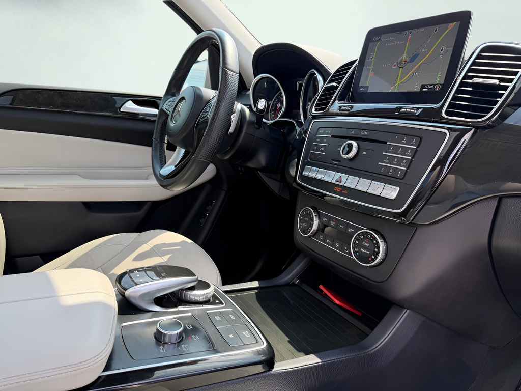 Used 2018 Mercedes-Benz GLS 450 4MATIC image 32