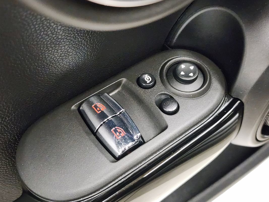 Used 2022 MINI Cooper SE image 16