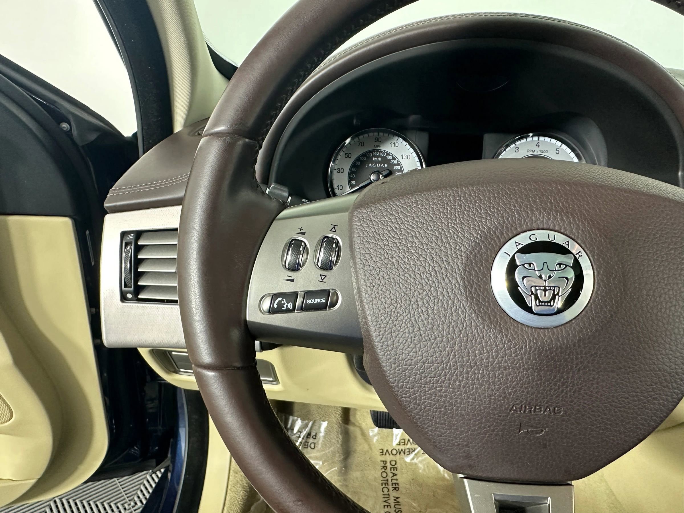 Used 2009 Jaguar XF Premium image 28