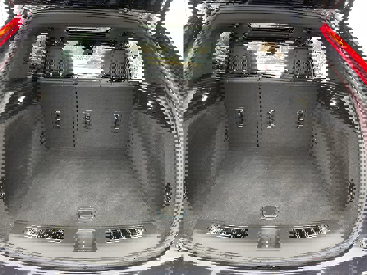 Certified 2023 Cadillac XT4 Premium Luxury w/ Cold Weather Package image 17