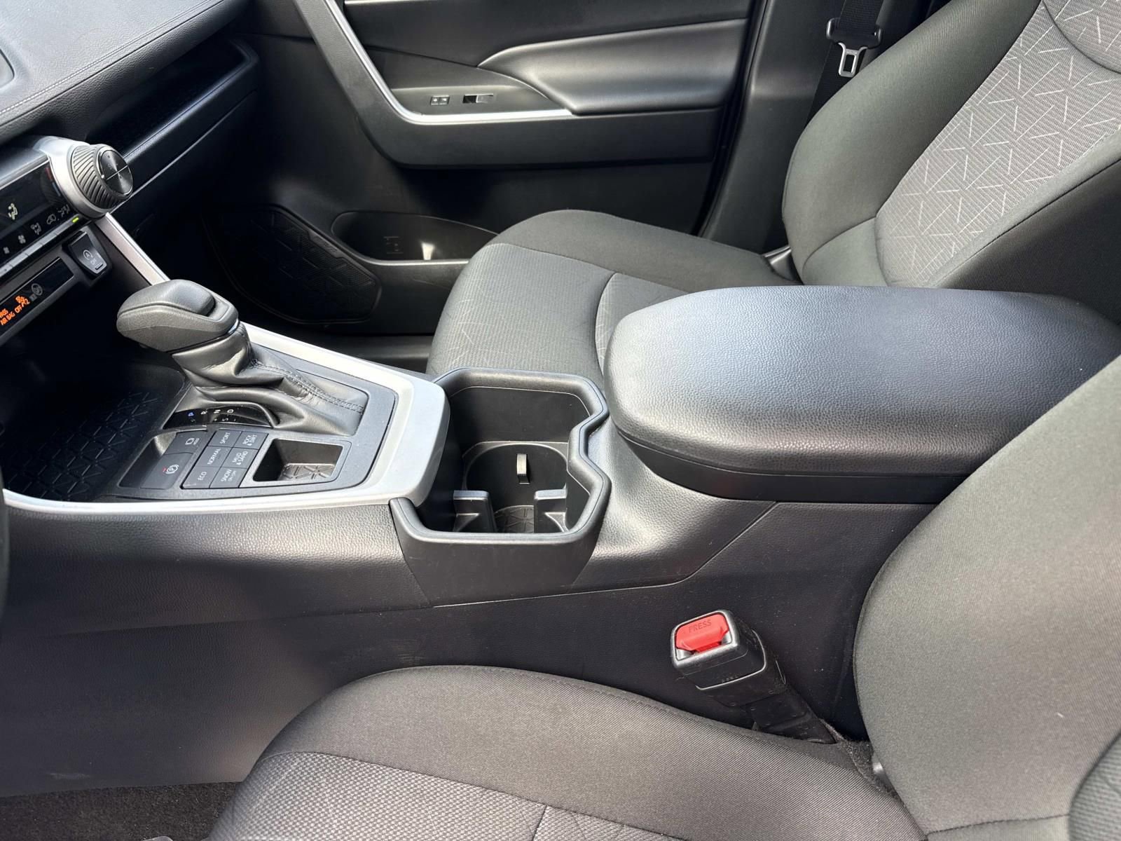 Used 2025 Toyota RAV4 XLE AWD/4WD image 21