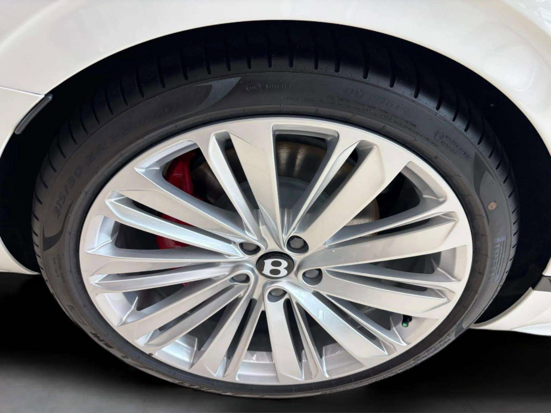 New 2025 Bentley Flying Spur Plug-In Hybrid image 49