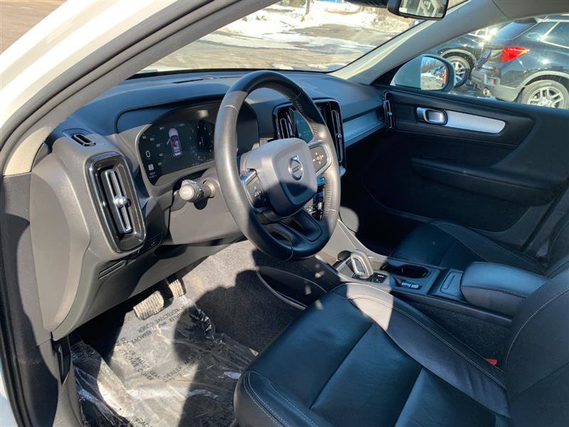 Used 2019 Volvo XC40 T5 Momentum image 35