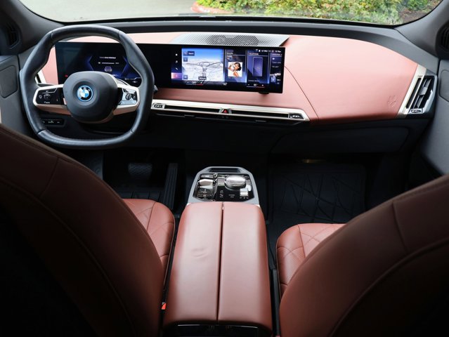 Used 2023 BMW iX xDrive50 w/ Sport Package AWD/4WD image 25