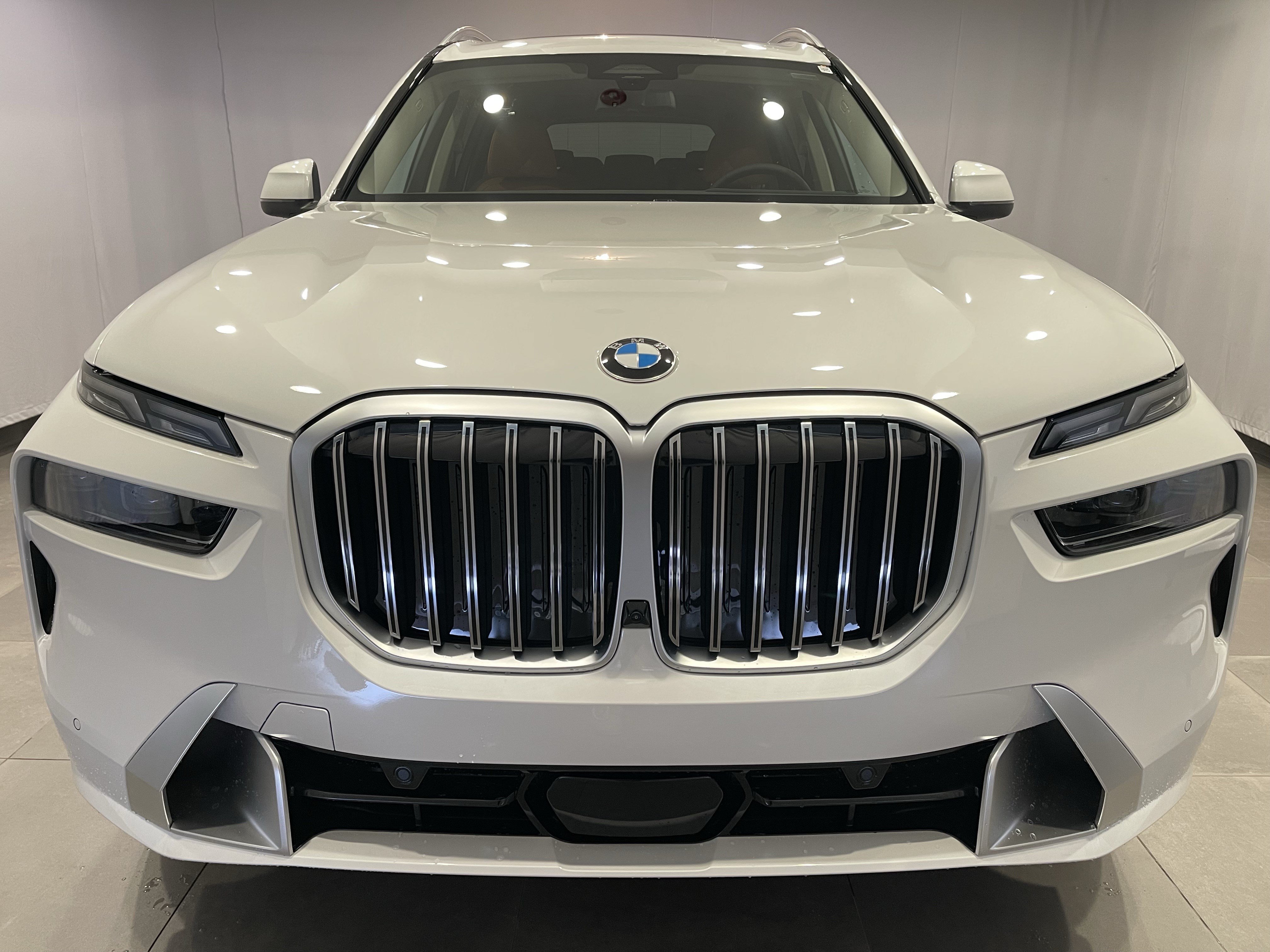 New 2027 BMW X7 xDrive40i w/ Premium Package AWD/4WD image 2