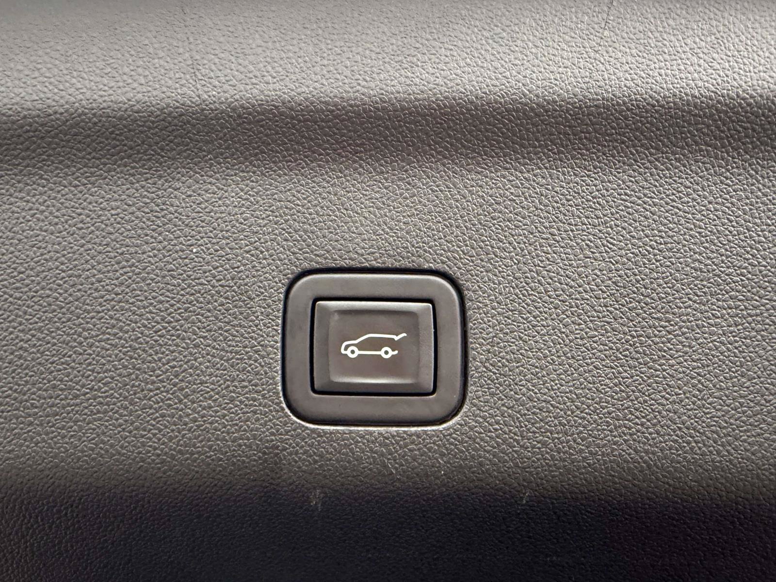 Used 2023 Cadillac Escalade Premium Luxury AWD/4WD image 7