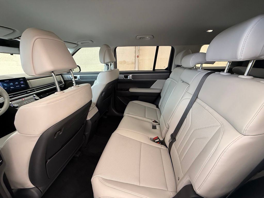 Used 2025 Hyundai Santa Fe SEL FWD image 28
