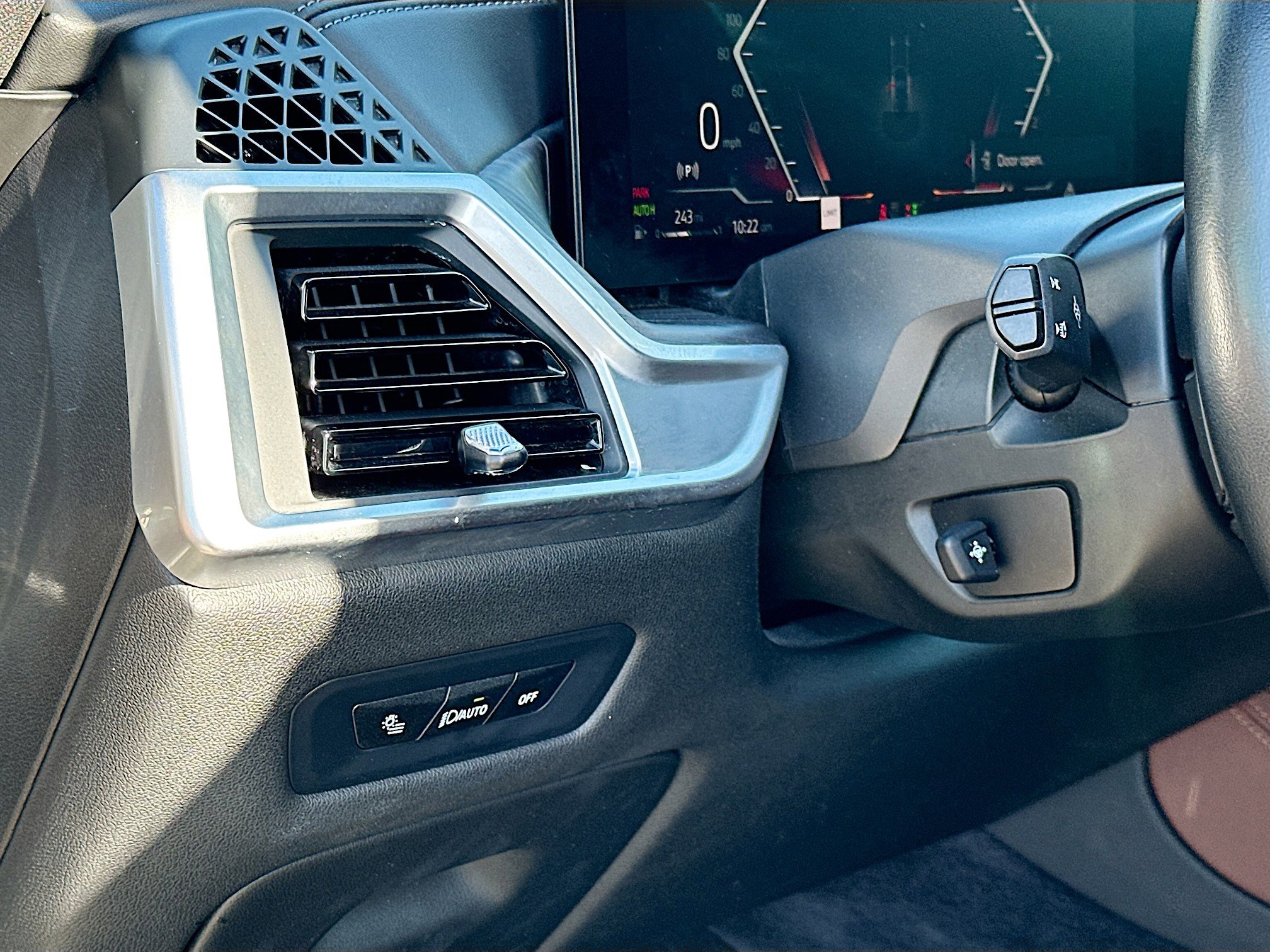 Used 2024 BMW X5 xDrive40i w/ Premium Package image 10