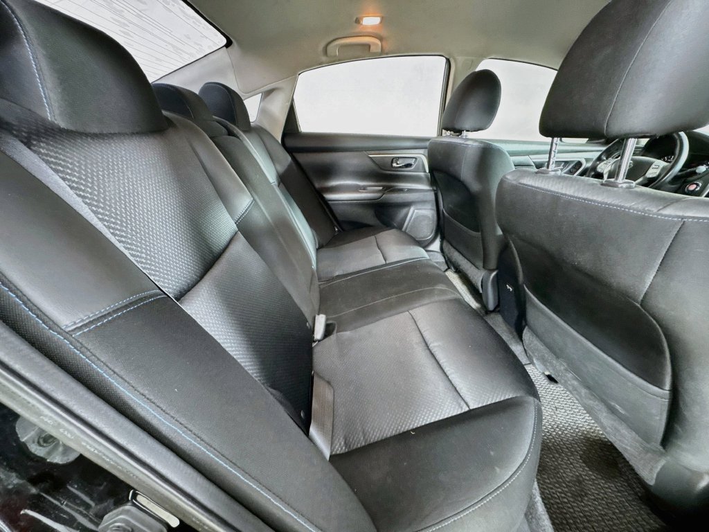 Used 2018 Nissan Altima 2.5 SR w/ Interior Lighting Package FWD image 32