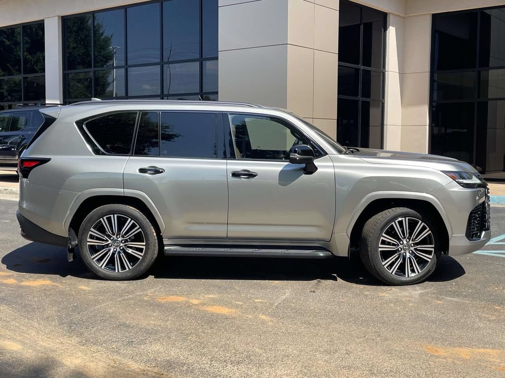 Used 2024 Lexus LX 600 4WD w/ Luxury Package image 2