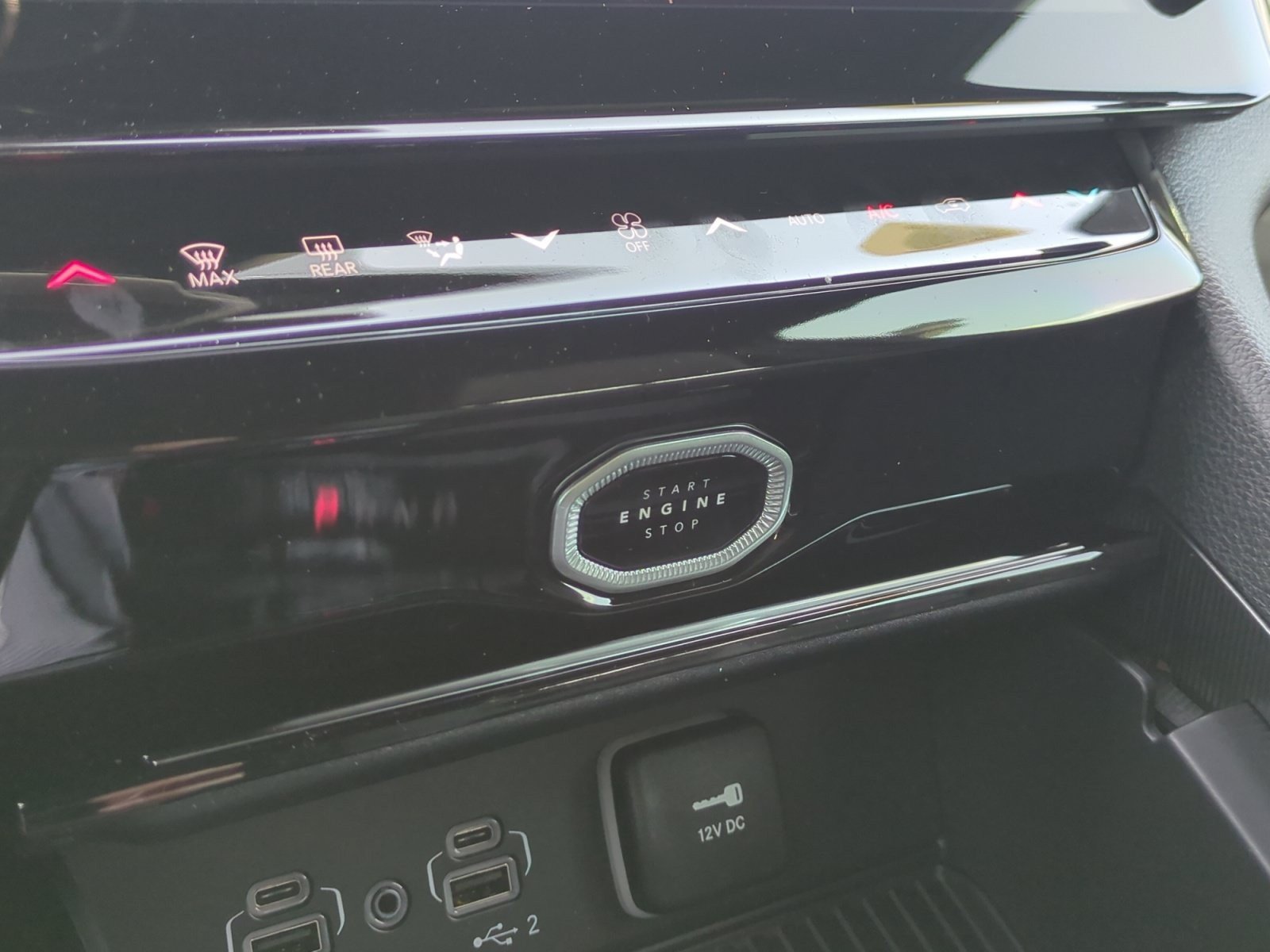 New 2026 Jeep Grand Cherokee Altitude AWD/4WD image 30