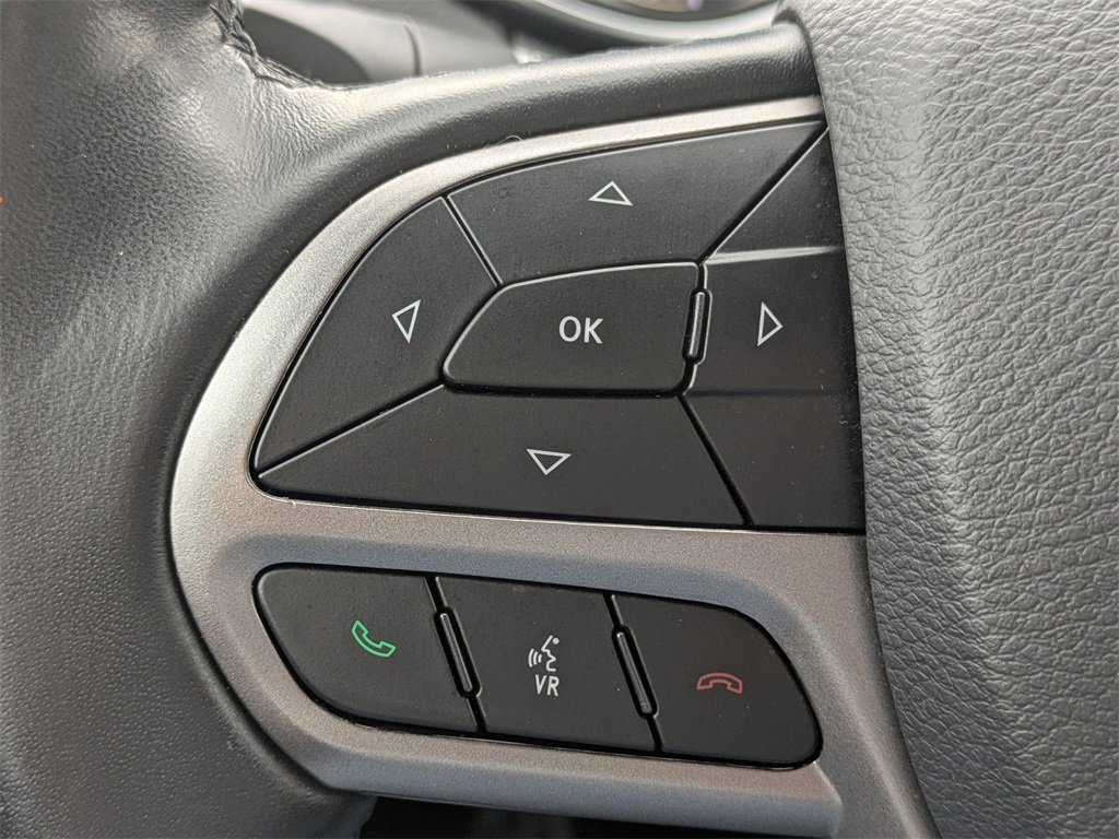 Used 2019 Jeep Cherokee Limited image 25