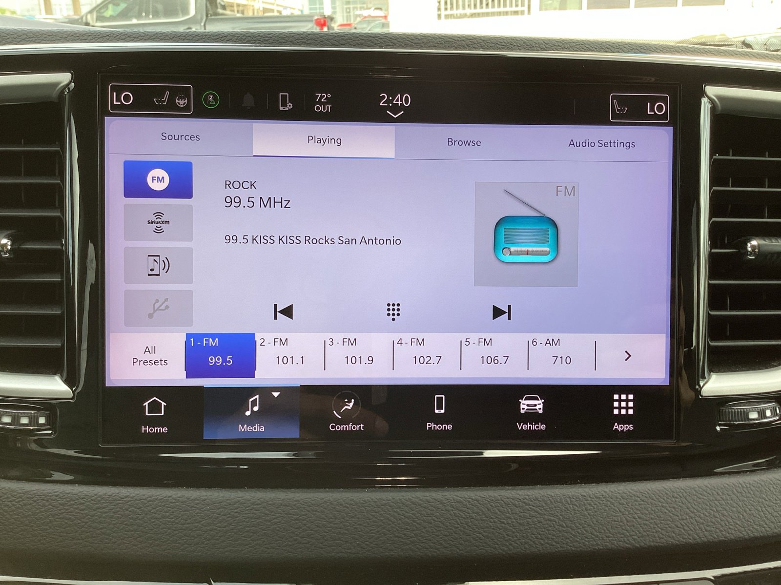 Used 2023 Chrysler Pacifica Touring-L image 22