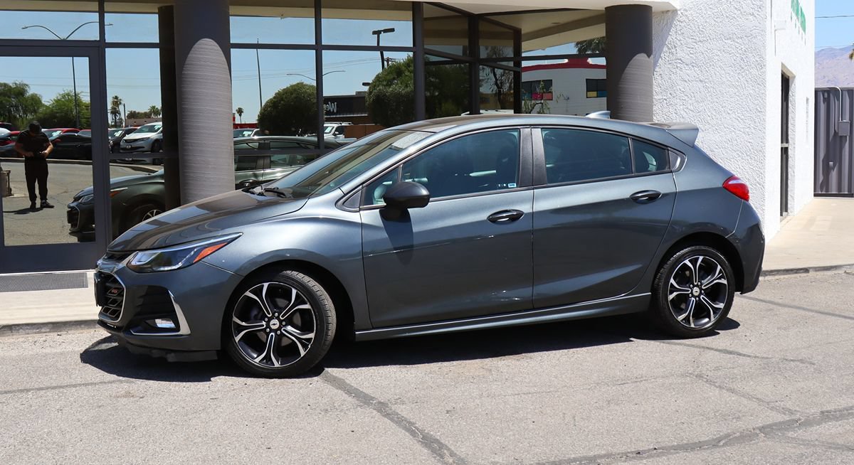 Used 2019 Chevrolet Cruze LT w/ Convenience Package FWD image 4