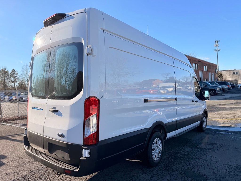 Used 2022 Ford E-Transit 148 High Roof Extended image 4