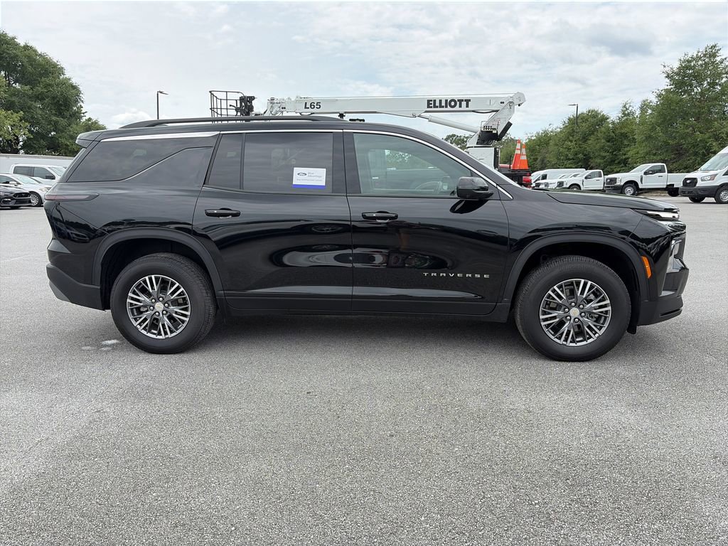 Used 2025 Chevrolet Traverse LT w/ Driver Confidence Package FWD image 8
