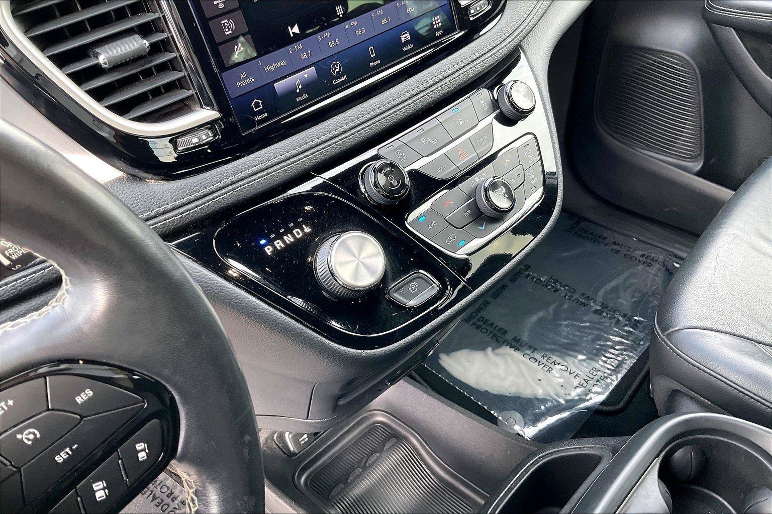 Used 2021 Chrysler Pacifica Touring-L w/ S Appearance Package FWD image 15